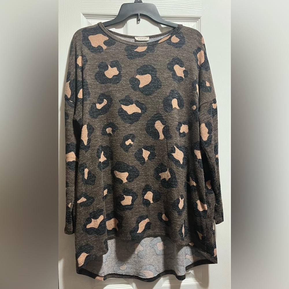 Women’s Cheetah Tunic, size L
